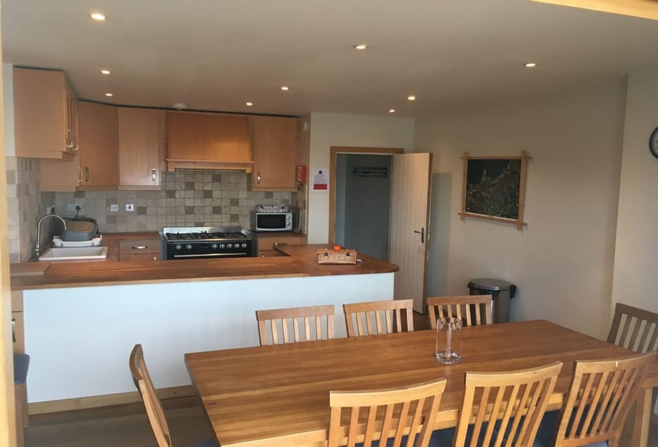 Surfside, Mawgan Porth. First floor: A traditional kitchen with a warm, homely feel, ideal for preparing tasty meals with family or friends.