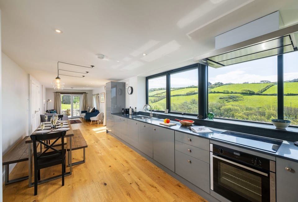 Pentreath, Crackington Haven: Fully equipped kitchen with a fridge, freezer, microwave, and dishwasher
