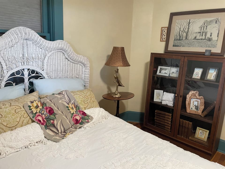 Bedroom (queen)