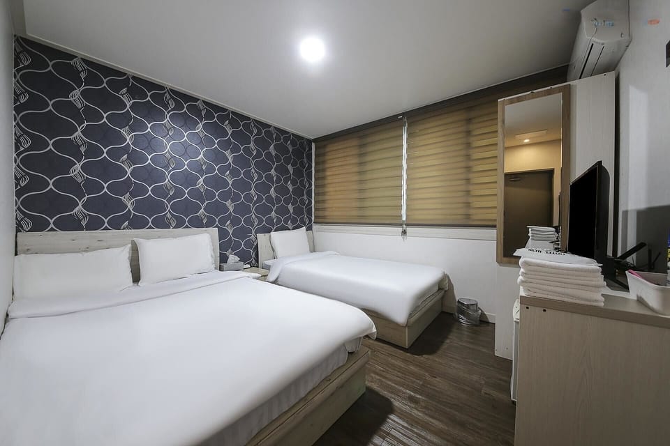 Basic Twin Room, City View | Desk, laptop workspace, free WiFi