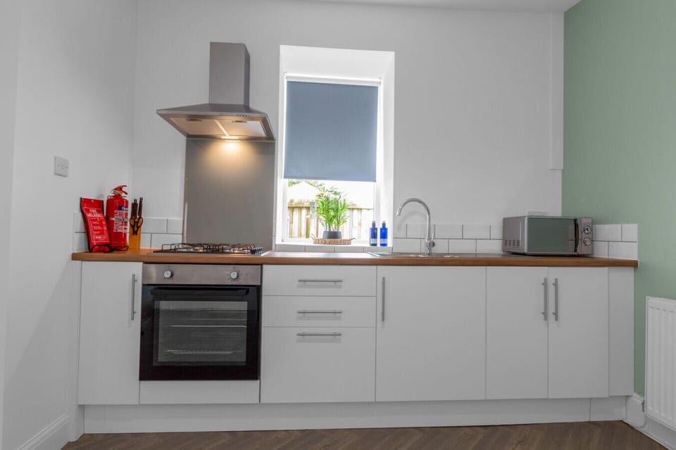 Kitchen, Cooking & Sink Area