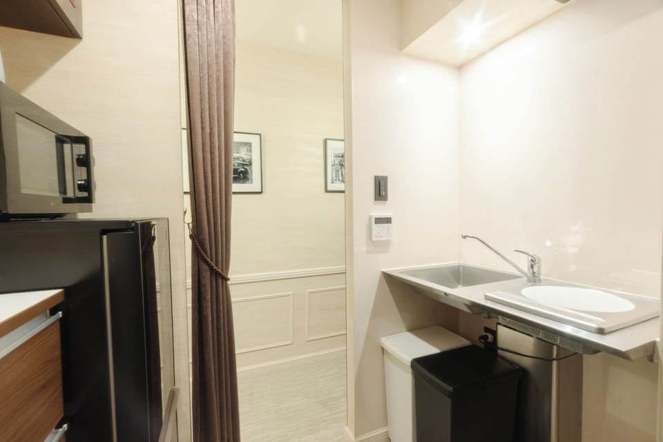 Premium Room, Non Smoking, River View | Private kitchen