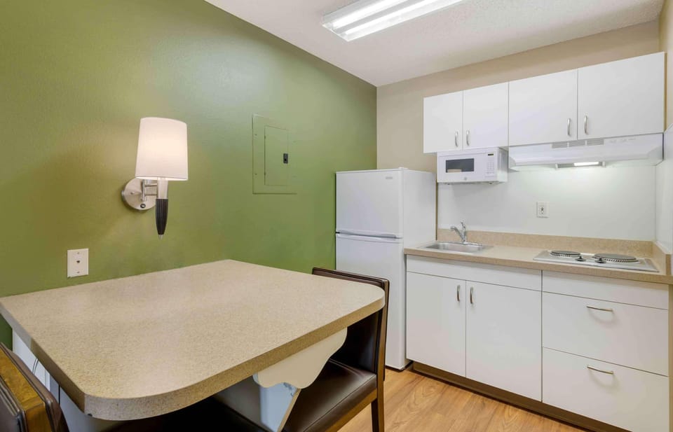 Deluxe Studio, 1 King Bed with Sofa bed, Non Smoking | Private kitchen | Fridge, microwave, stovetop, coffee/tea maker
