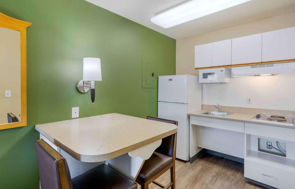 Studio, 2 Double Beds, Non Smoking | Private kitchen | Fridge, microwave, stovetop, coffee/tea maker