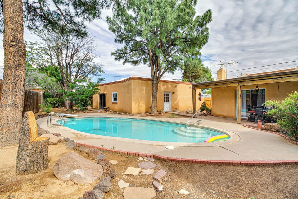 Private Backyard | Pool | Outdoor Dining