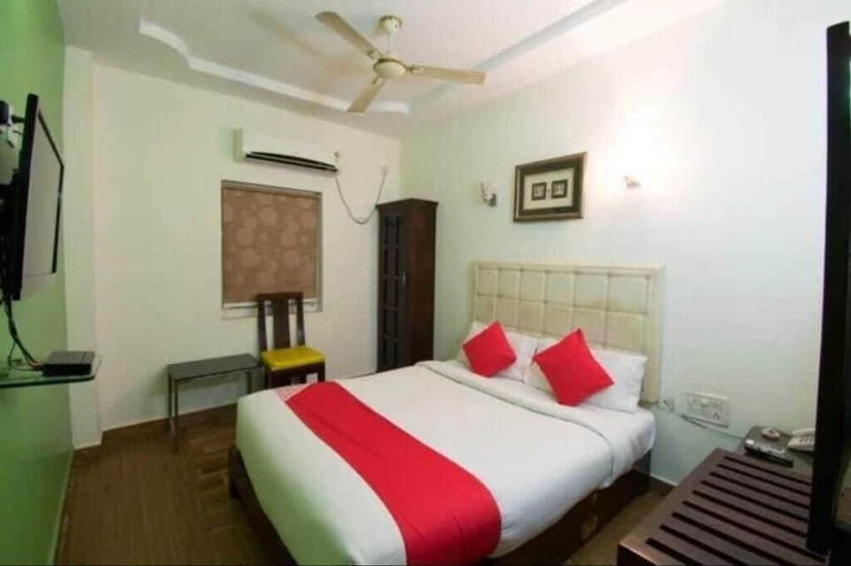 In-room safe, free WiFi, wheelchair access
