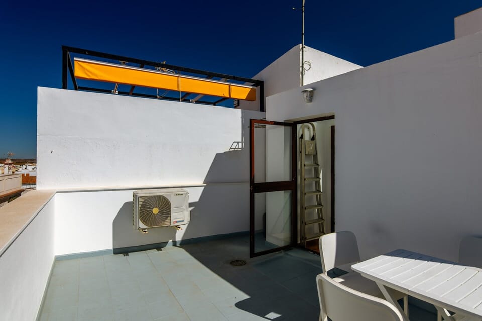 Apartment | Outdoor dining