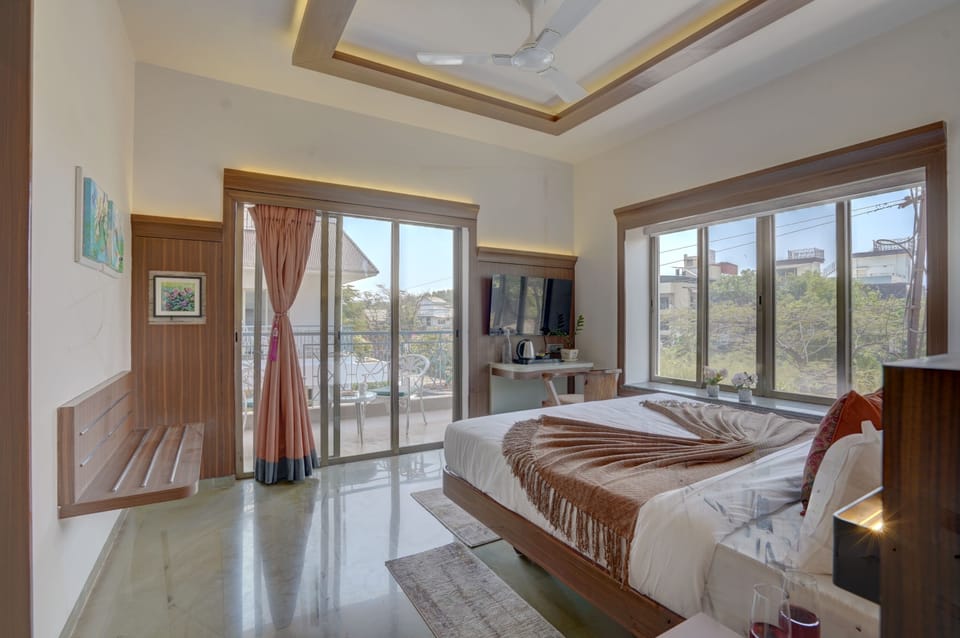 Villa, Balcony, City View | Desk, iron/ironing board, rollaway beds, free WiFi