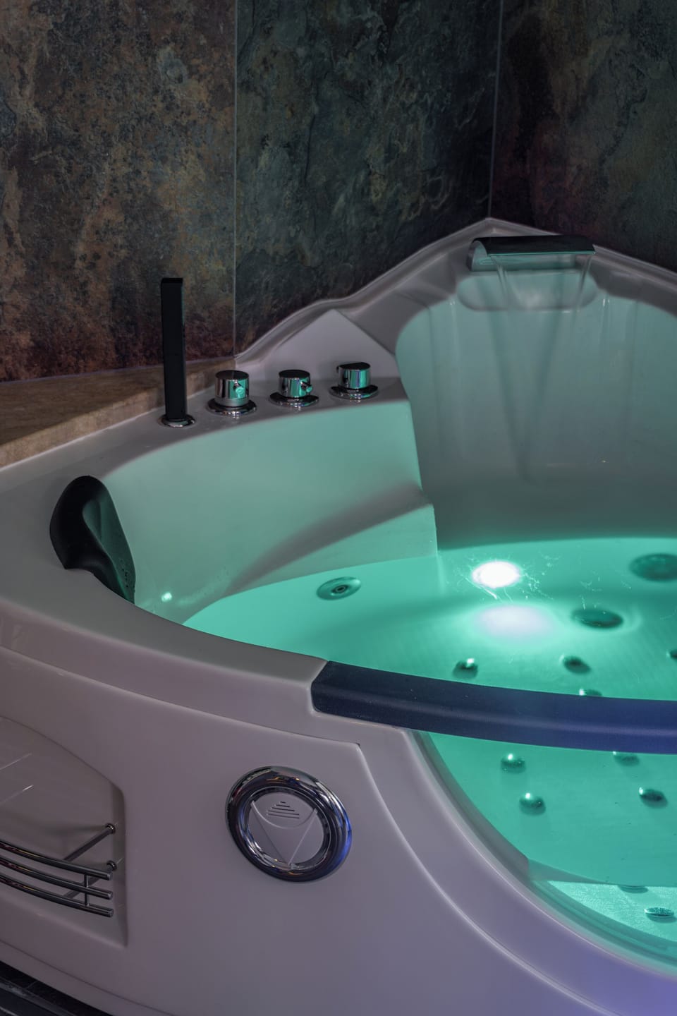 Suite | Private spa tub