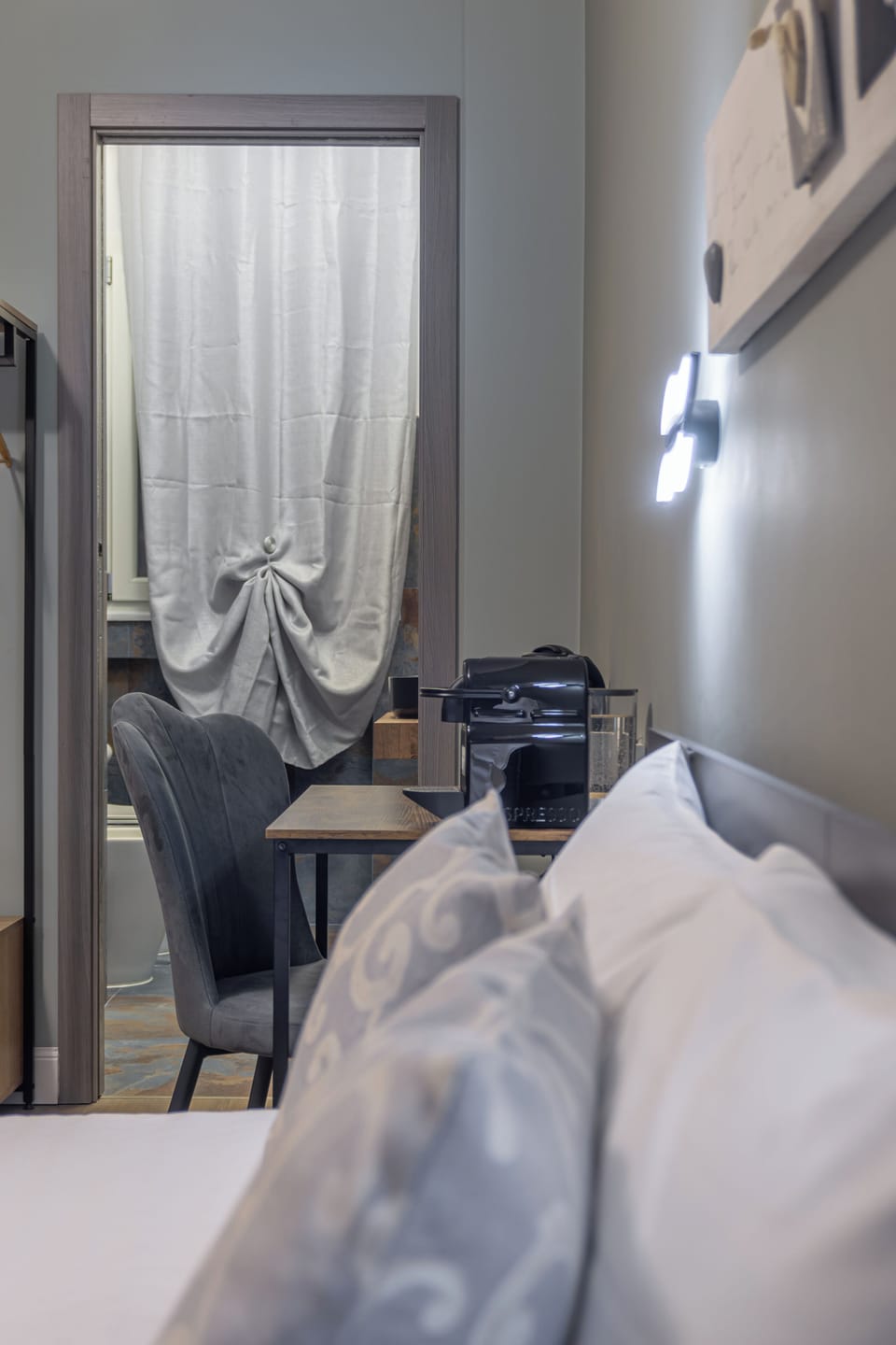 Superior Triple Room | Desk, laptop workspace, free WiFi