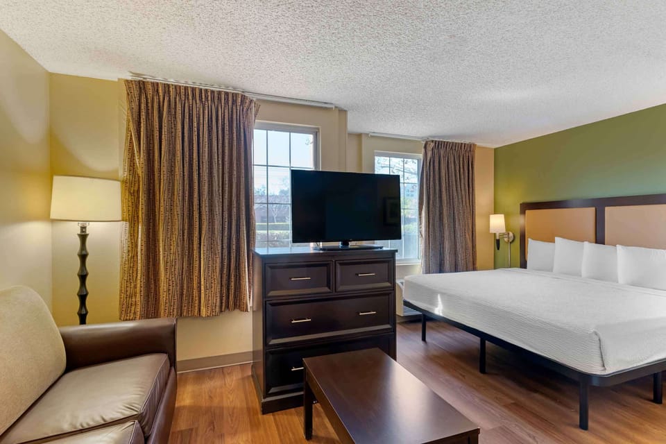 Deluxe Studio | Desk, iron/ironing board, free WiFi, bed sheets