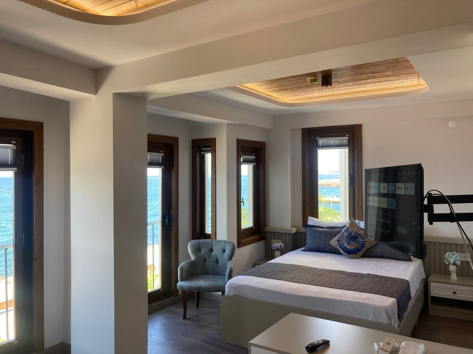 Family Triple Room, Sea View | Bed sheets
