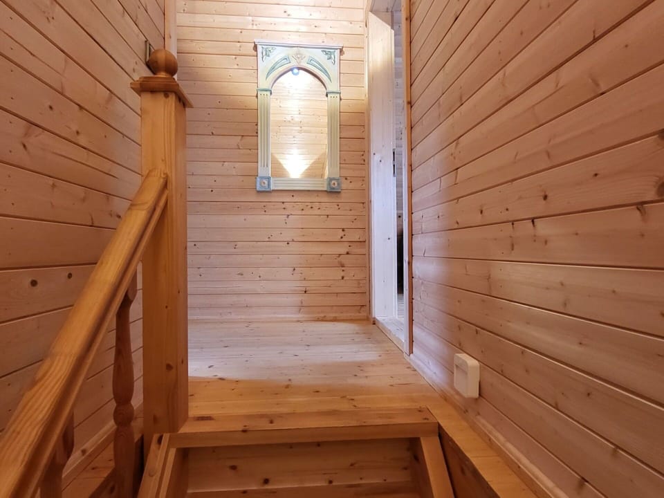 Wood, Flooring, Floor, Wood Flooring, Hardwood, Wood Stain, Plank, Ceiling, Room, Sauna