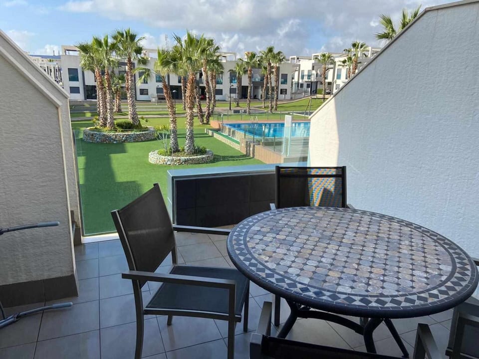 Apartment | Outdoor dining