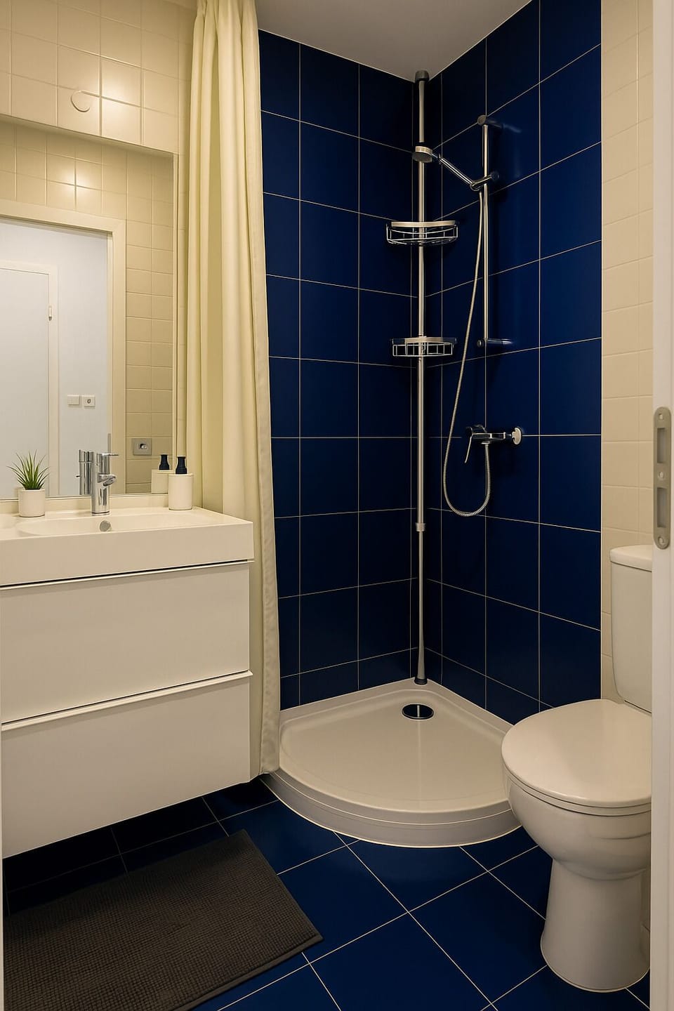 Studio | Bathroom | Free toiletries, towels, soap, shampoo