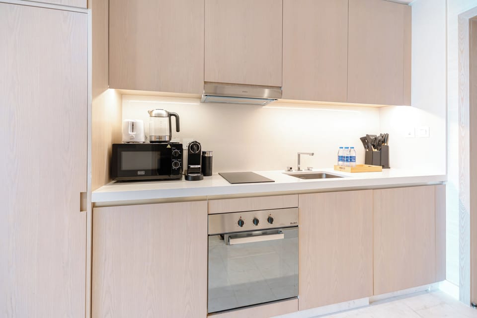 Luxury Apartment, 1 King Bed, Air conditioning, Sea View | Private kitchen | Full-size fridge, microwave, oven, stovetop