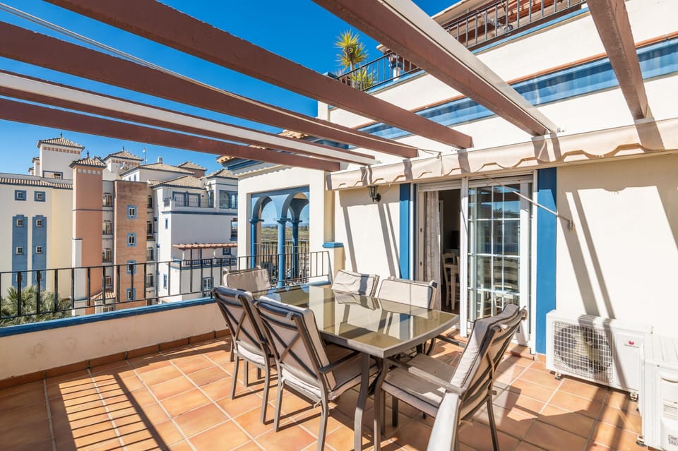 Apartment | Outdoor dining