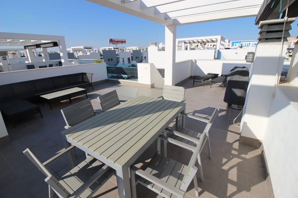 Apartment | Outdoor dining