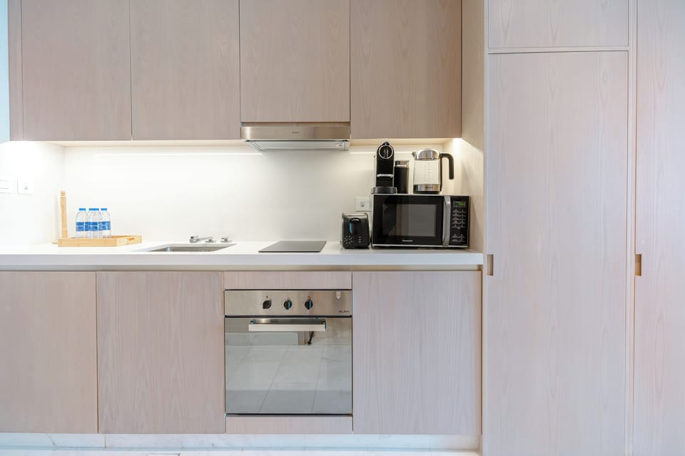 Luxury Studio, Sea View | Private kitchen | Full-size fridge, microwave, oven, stovetop