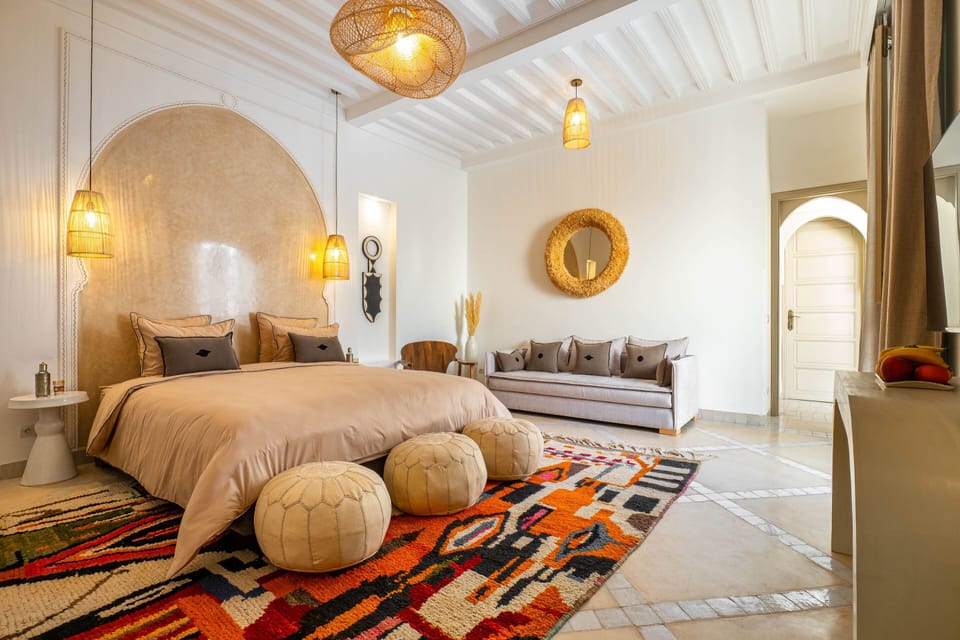 Suite, Non Smoking | In-room safe, individually decorated, individually furnished