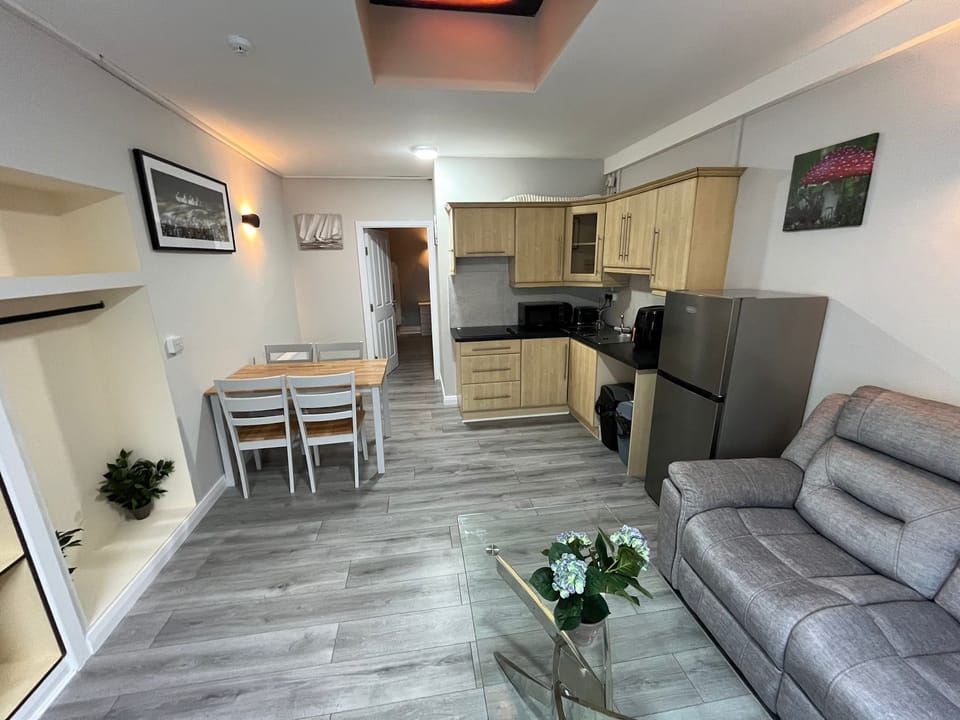 Superior Apartment, Balcony, Garden View | Private kitchen