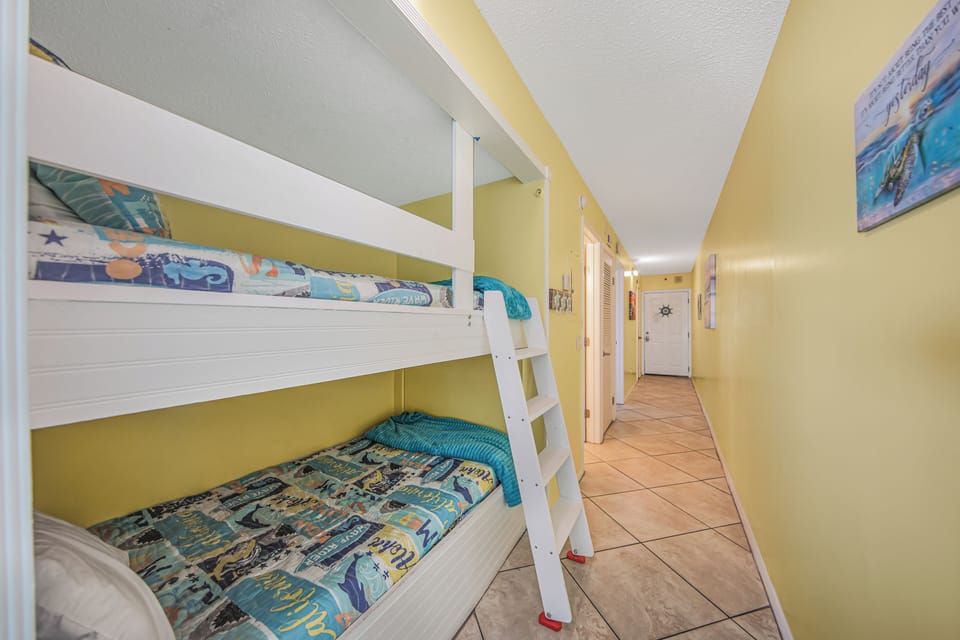 Twin Bunkbeds in Hallway Nook