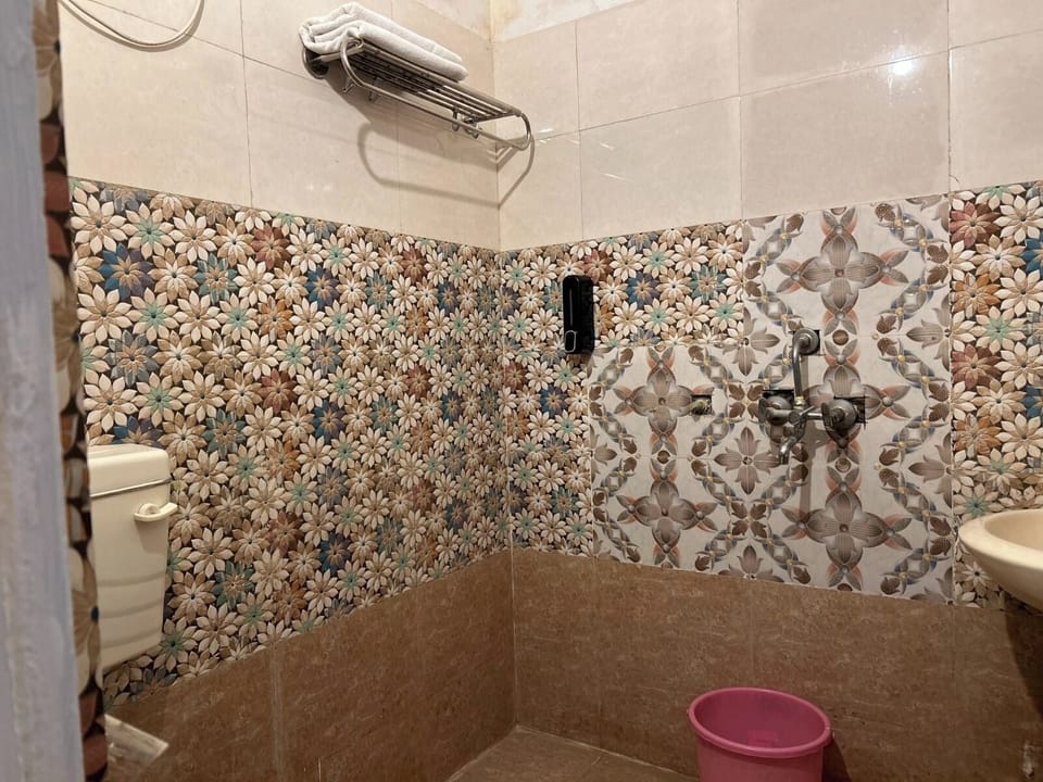 Premier Room | Bathroom | Shower, free toiletries, towels, soap