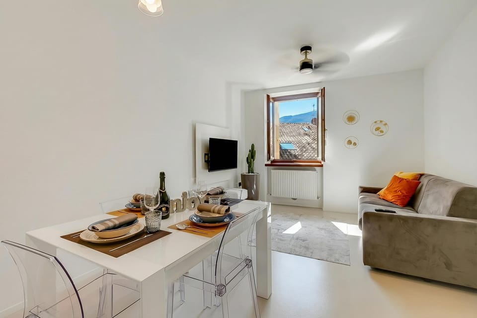 Standard Apartment, 1 Bedroom, Microwave (Appartamento Feva) | Living area | Smart TV