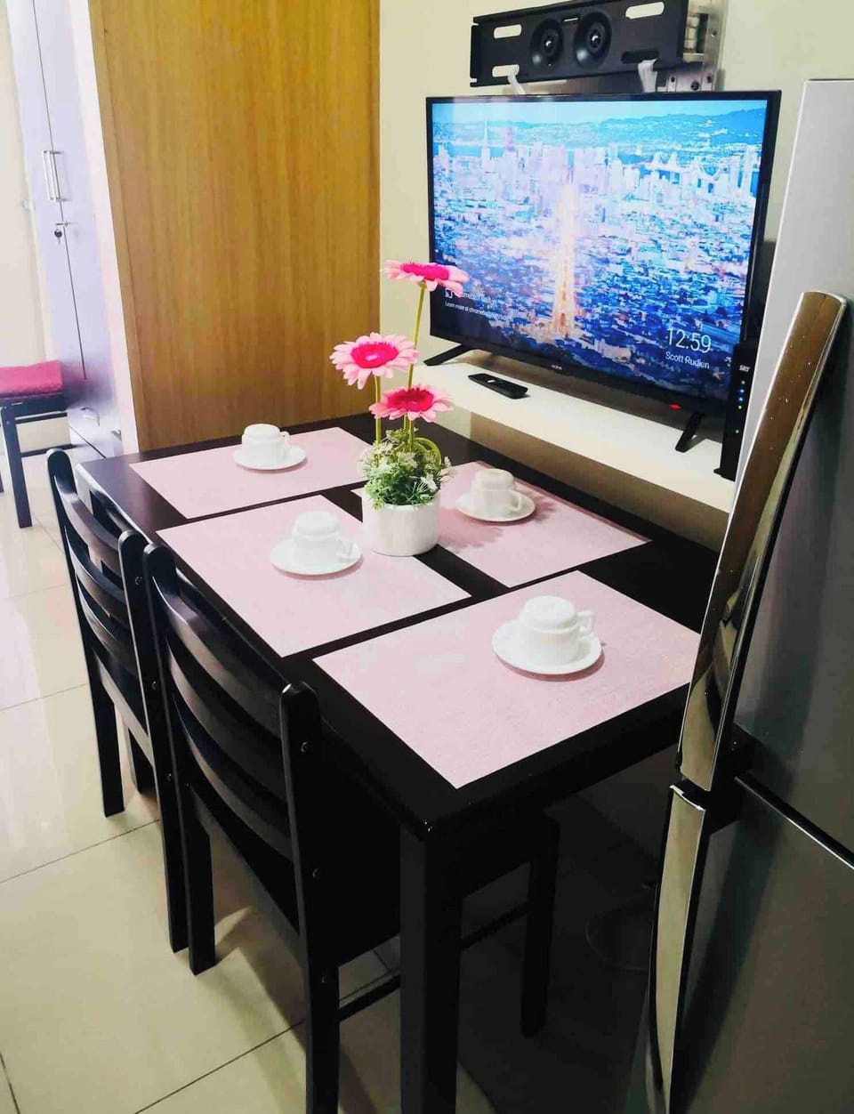 Apartment, 1 Bedroom, Smoking, City View | Dining room