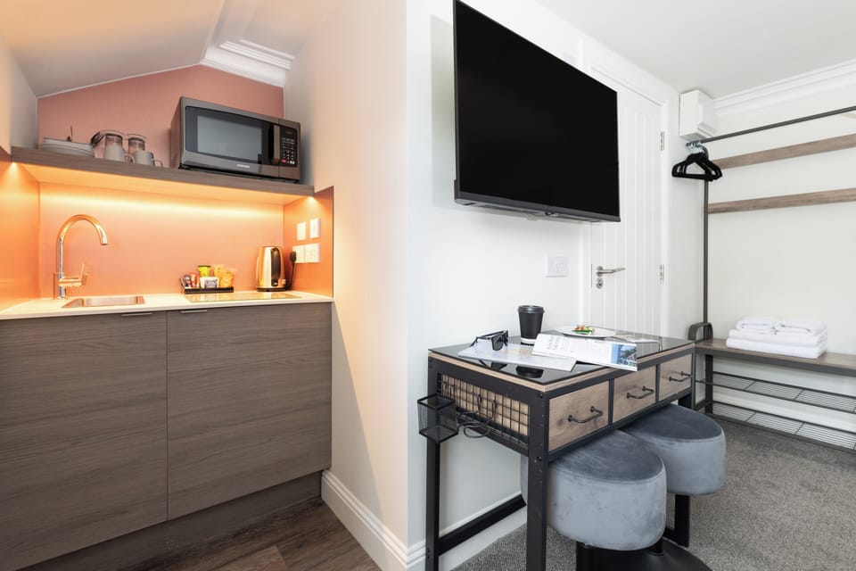 Studio, 1 Bedroom (Mews Room) | Microwave