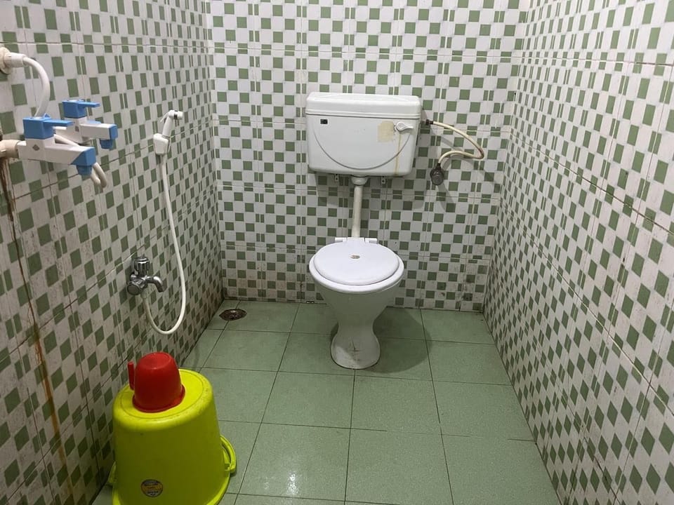 Deluxe Double Room | Bathroom | Free toiletries, towels, soap, shampoo