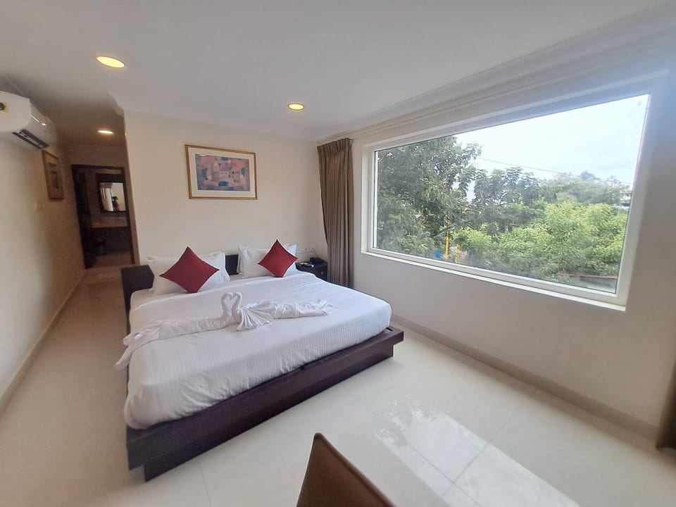 Family Triple Room | Desk, laptop workspace, WiFi (free)