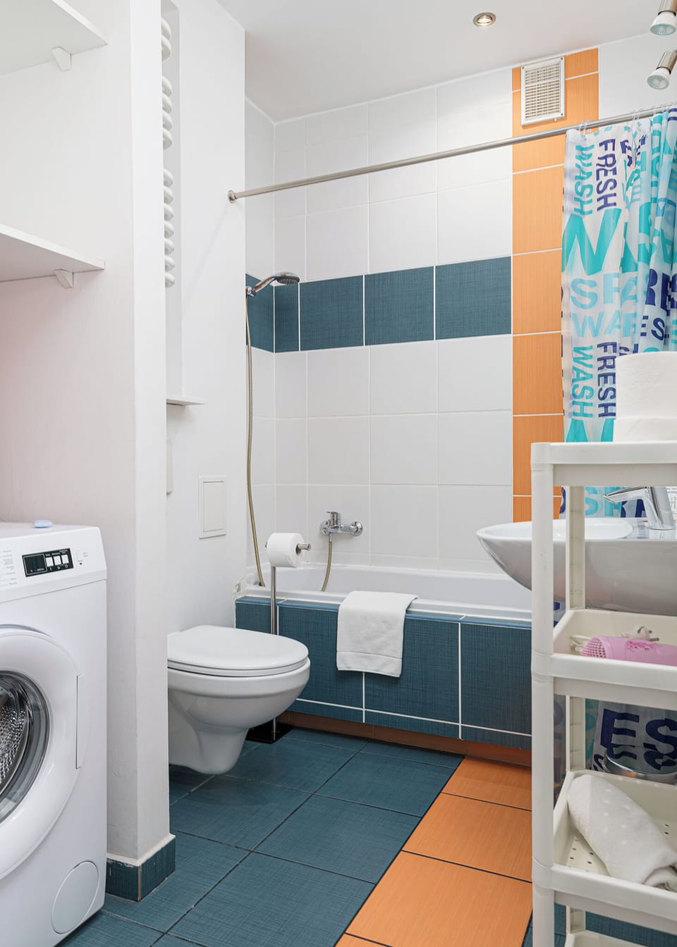 Studio | Bathroom