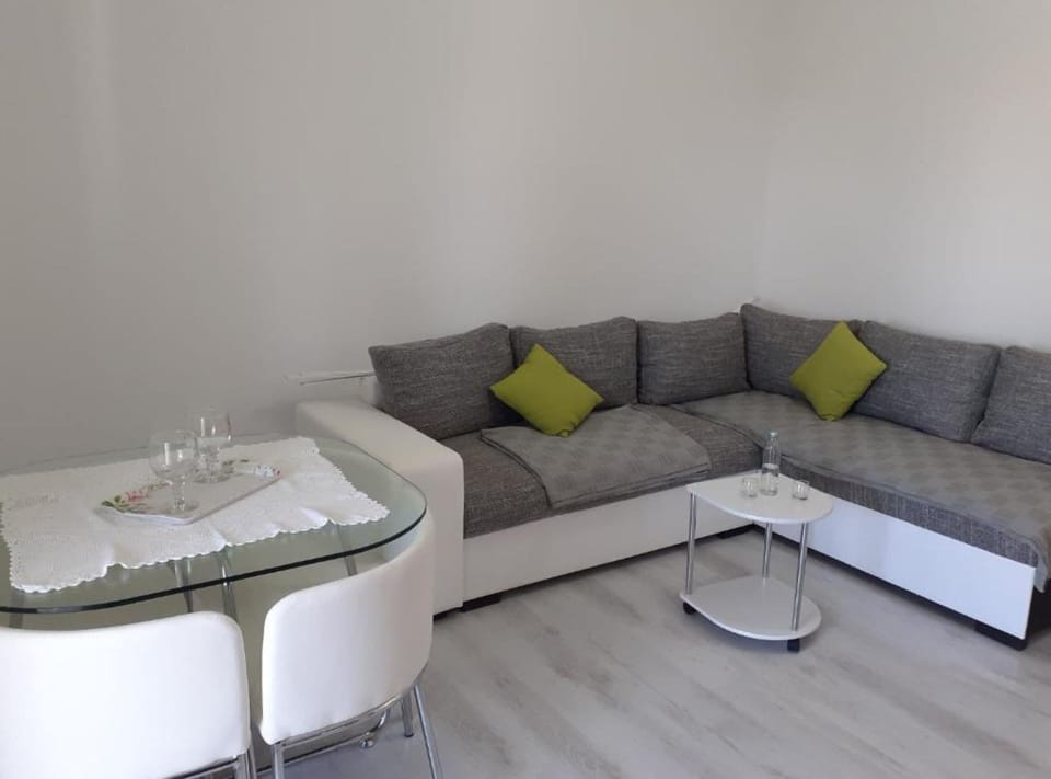 Apartment (Two Bedroom Apartment with Sea View) | Living room | 32-inch flat-screen TV with satellite channels