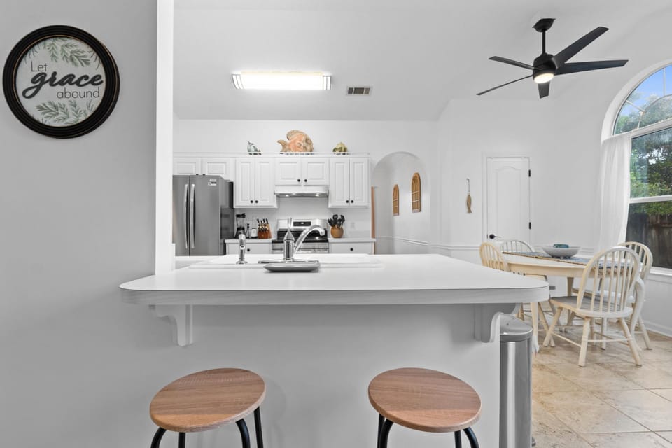 House | Private kitchen | Full-size fridge, microwave, oven, stovetop