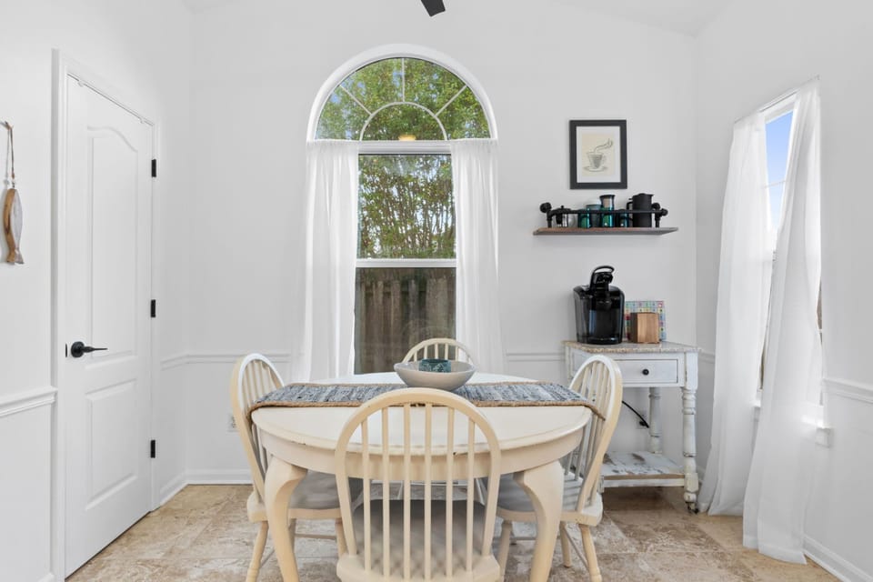 House | In-room dining