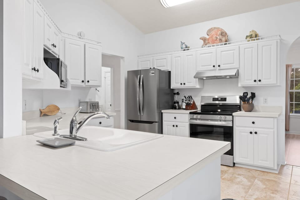 House | Private kitchen | Full-size fridge, microwave, oven, stovetop