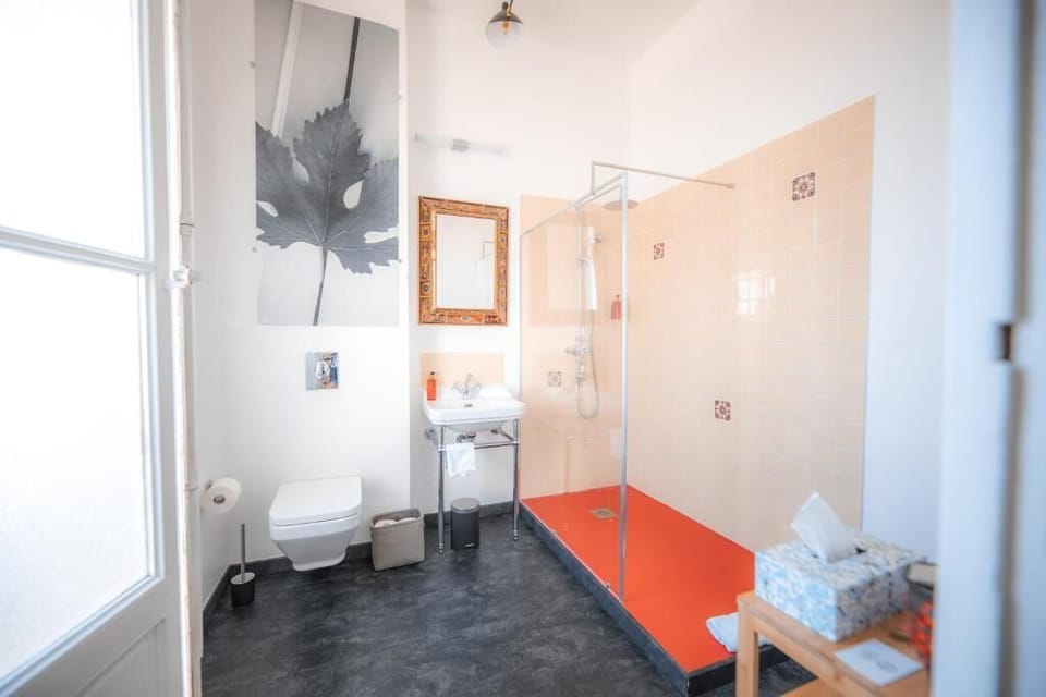 Deluxe Double Room, Garden View | Bathroom | Bathrobes