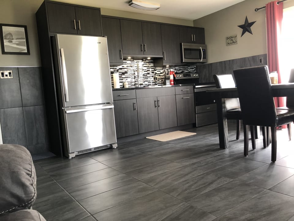 Standard Duplex, 2 Bedrooms (Duplex) | Private kitchen | Full-size fridge, microwave, stovetop, coffee/tea maker
