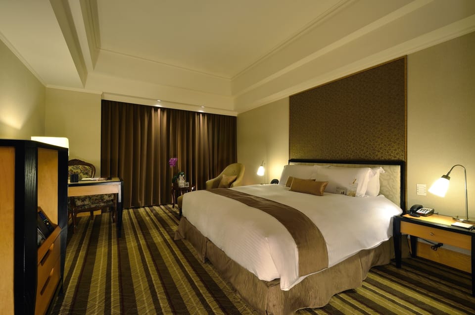 In-room safe, desk, soundproofing, free cribs/infant beds