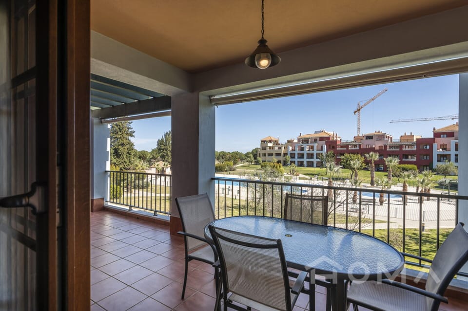 Apartment | Outdoor dining