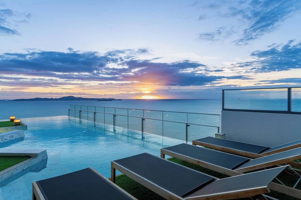 Apartment, 1 Bedroom, Accessible, Smoking | Pool | Outdoor pool