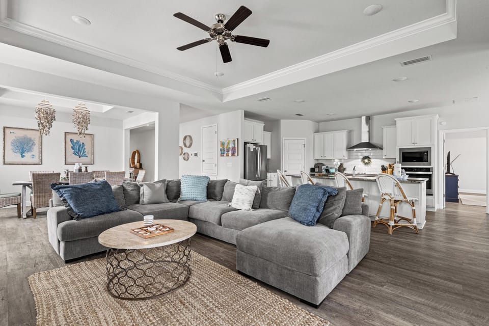 House, Resort View | Living area | 65-inch Smart TV with digital channels, Netflix, Hulu