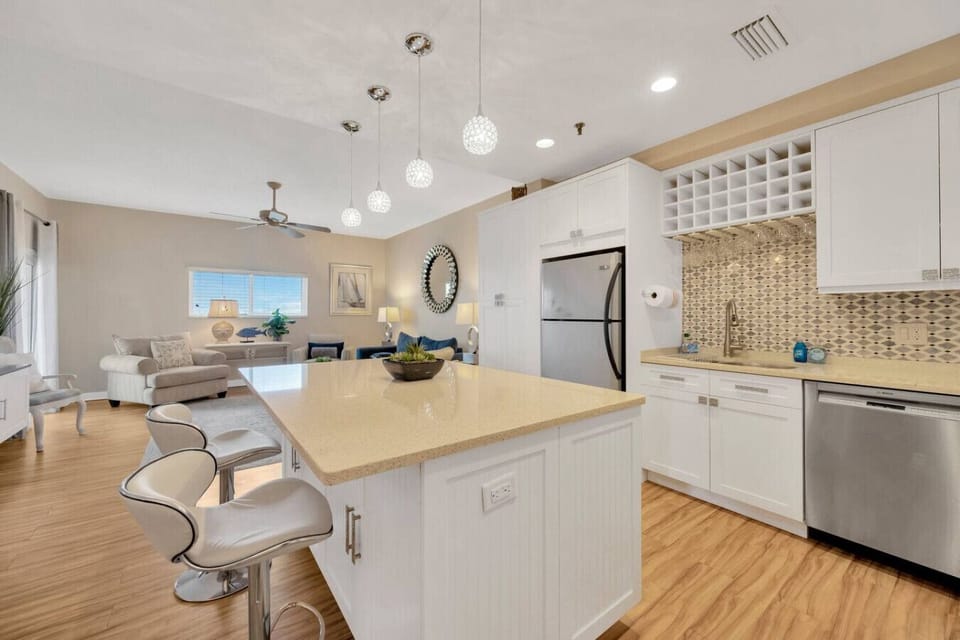 Open concept, well equipped kitchen.
