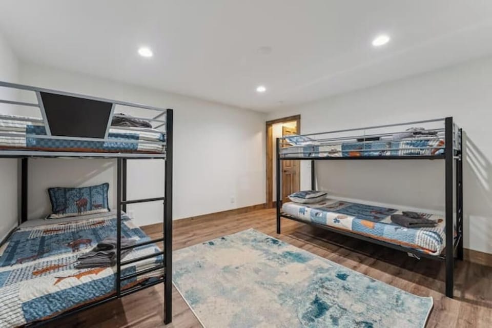 2 bunk beds (4 twin beds) and TV with Roku streaming services.