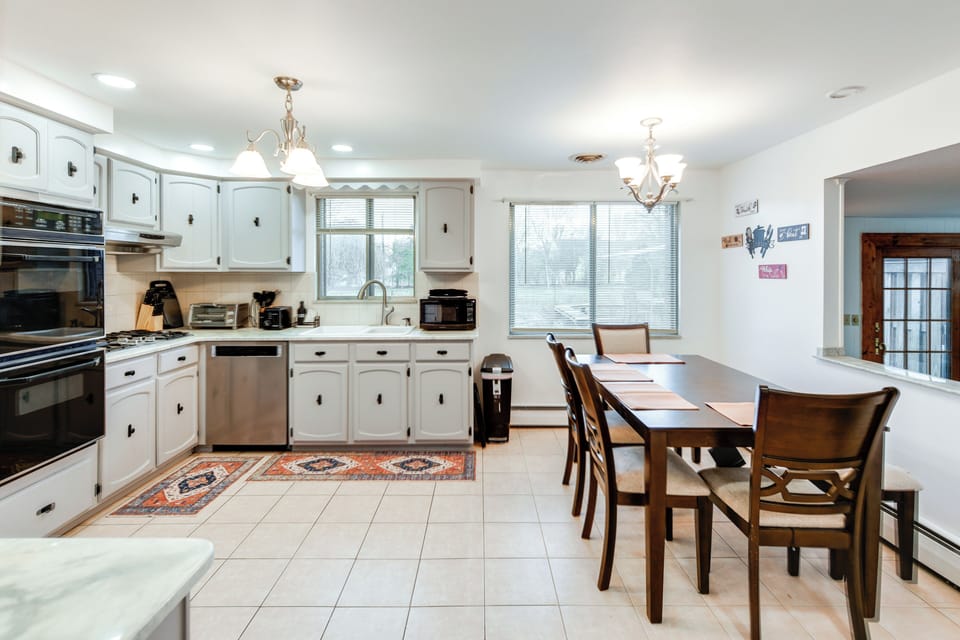 Dining Area | Main Level