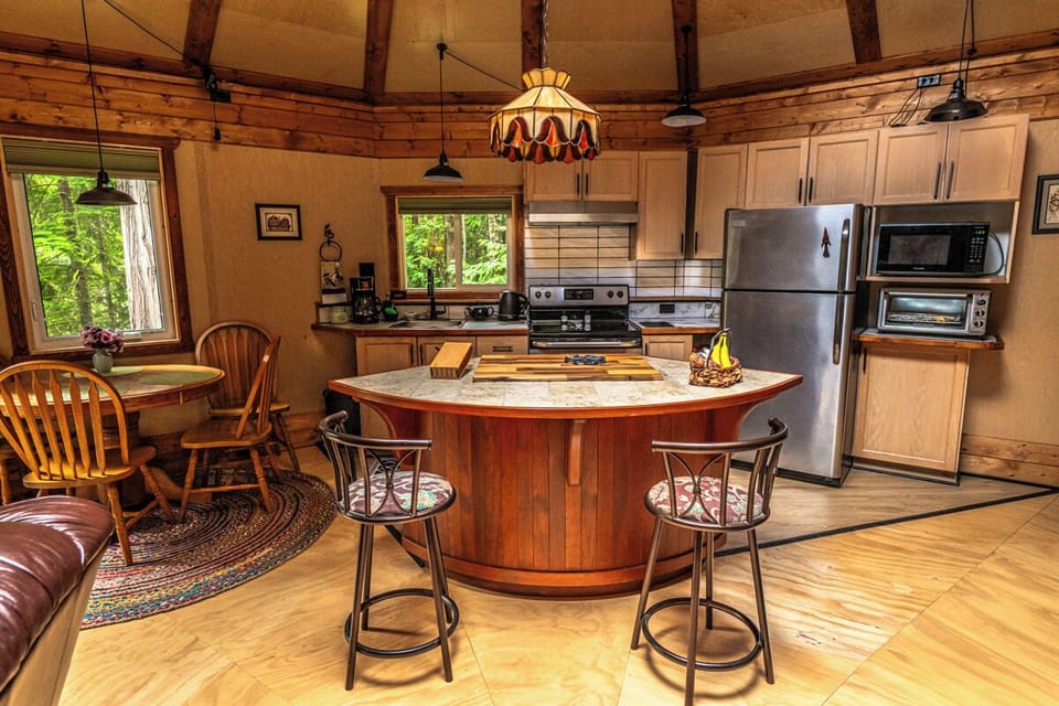 full kitchen and dining area