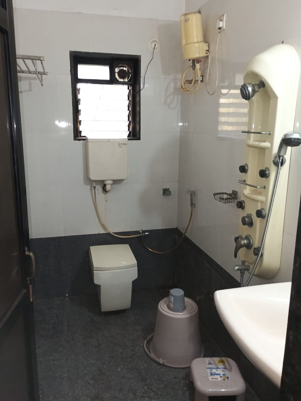 Classic Room, City View | Bathroom | Shower, towels, soap