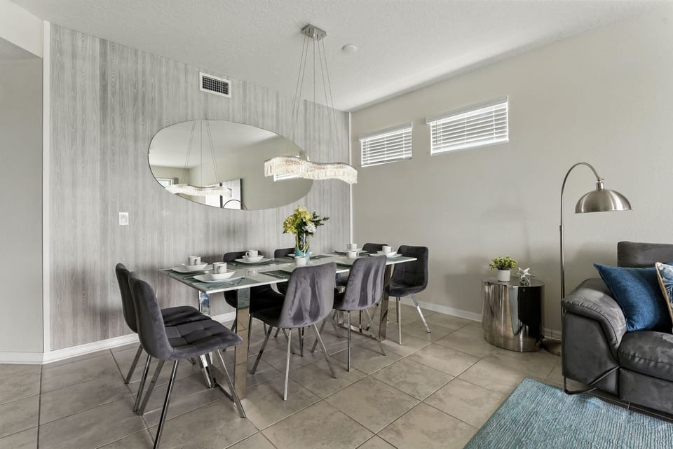 House | 3 bedrooms, desk