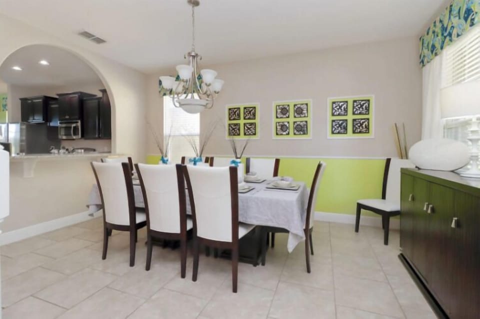House | In-room dining
